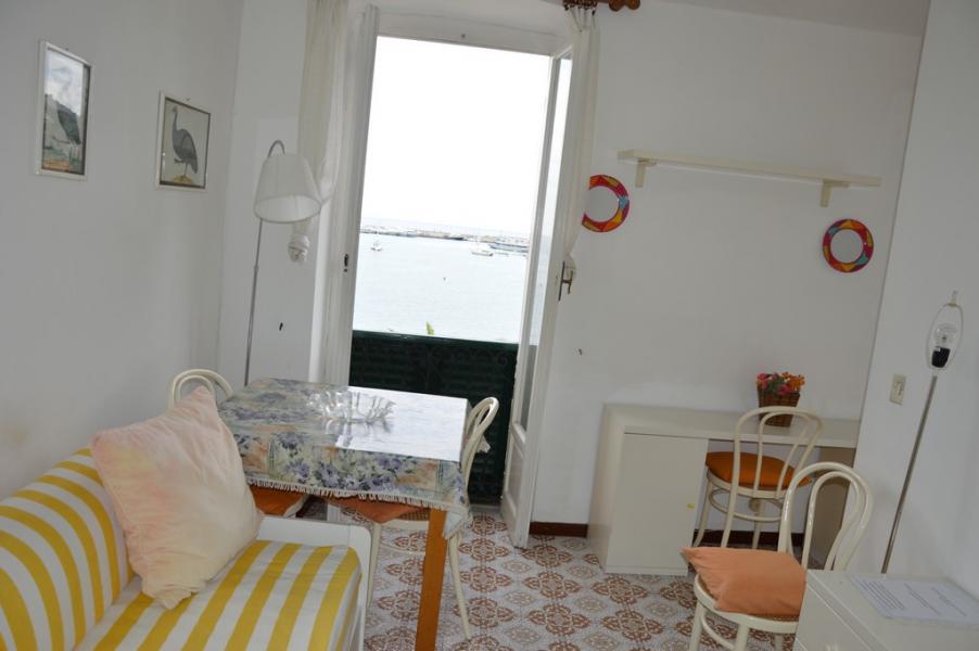 Appartamento fronte mare, Immobiliare Arecco