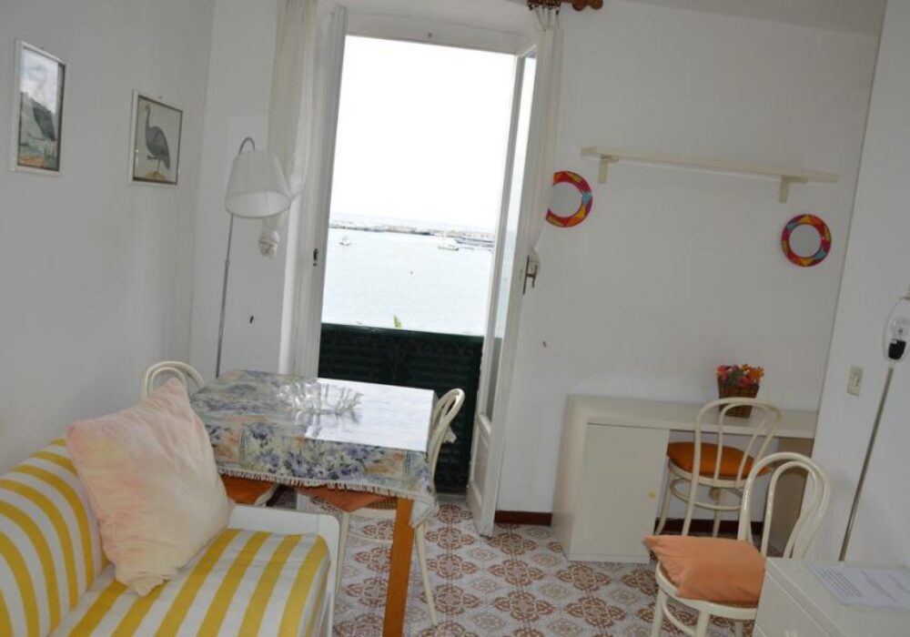Appartamento fronte mare, Immobiliare Arecco